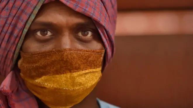 प्रवासी मज़दूरों का संकट: नौकरी छूट गई, भविष्य का पता नहीं, मानसिक स्वास्थ्य की चिंता किसको है?