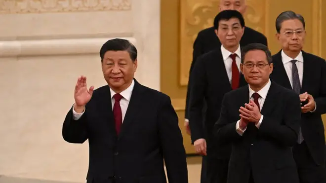 xi walks out