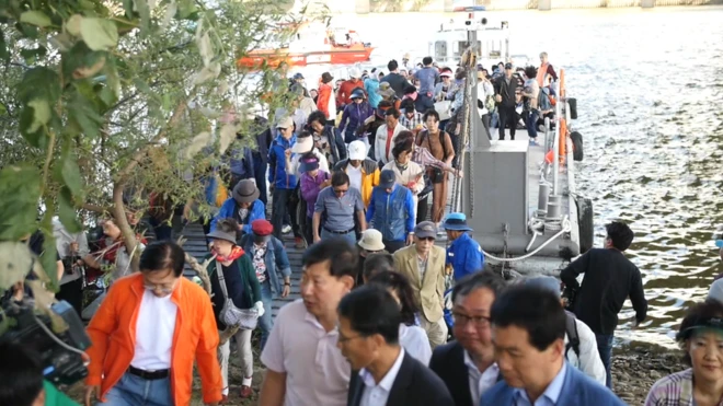 밤섬에 내리는 실향민