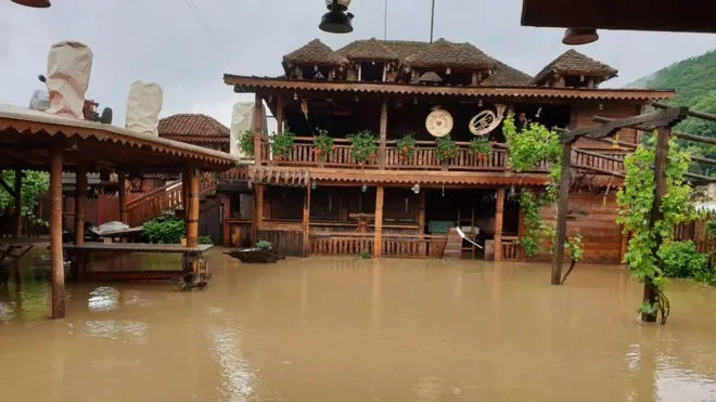 Brojni objekti su pretrpeli ogromnu štetu zbog izlivanja Bjelice