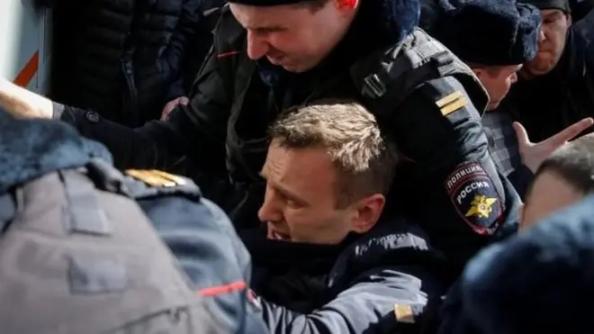 آلکسی ناوالنی رهبرمخالفان روسیه در مسکو توسط ماموران پلیس بازداشت شده است