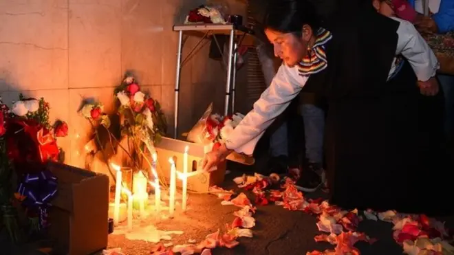 Las muestras de solidaridad con la víctima no han cesado.