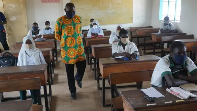 Officials of di Ministry of Basic and Secondar School for The Gambia visit schools for 24 June