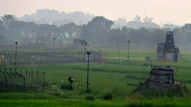 ’انڈین ریٹائرڈ جرنیلوں کو بتایا گیا کہ وہ میڈیا پر کیا بولیں گے اور اخباری مضامین میں کیا لائن لیں گے‘