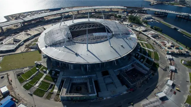 Накануне стало известно, что компания "Метрострой" официально стала новым подрядчиком строительства стадиона "Зенит-Арена"