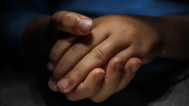 Türkiye ve batılı ülkelerde çocuğa yönelik cinsel istismar yasaları, yaş sınırı ve ceza artırımına odaklanıyor. Çocuk hakları avukatlarına göre ise bu, "suç sarmalını" körüklüyor.