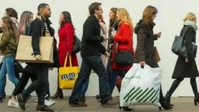 النمو غير المتوقع جاء مدفوعا بالإنفاق القوي من جانب المستهلكين.