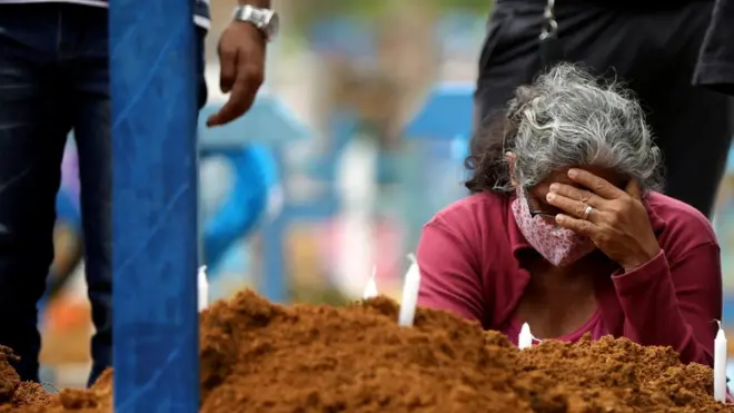 د کورونا وېروس له کبله په نړۍ کې تر ټولو ډېر کسان په امریکا کې مړه شوي دي