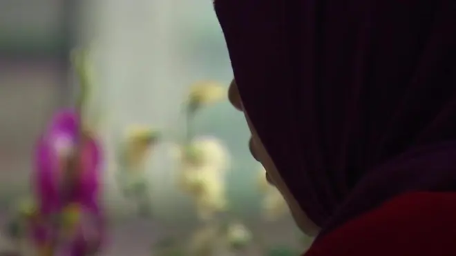 لجأت ريحان، وهي شابة في الخامسة والعشرين من عمرها إلى بريطانيا وتقول إن والدتها واثنين من أخوتها اختفوا في أحد المعسكرات التي تديرها الدولة، ولا تدري إن كانوا أحياءا ام اموات.