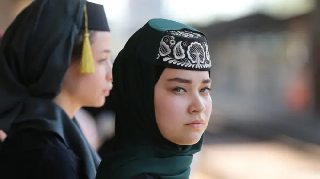 До переліку корінних народів в Україні, за новим законом, входять лише киримли (кримські татари), караїми та кримчаки - народи, які не мають власної держави за межами України