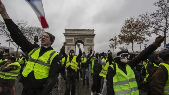 Los manifestantes estuvieron en los Campos Elíseos el sábado en una nueva jornada de protestas contra el gobierno.