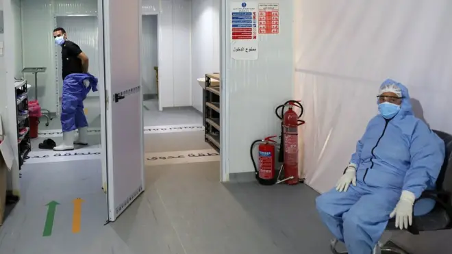 شكت نقابة الأطباء المصرية من نقص الإمدادات ووسائل الأمان المتوفر لأعضاء الأطقم الطبية