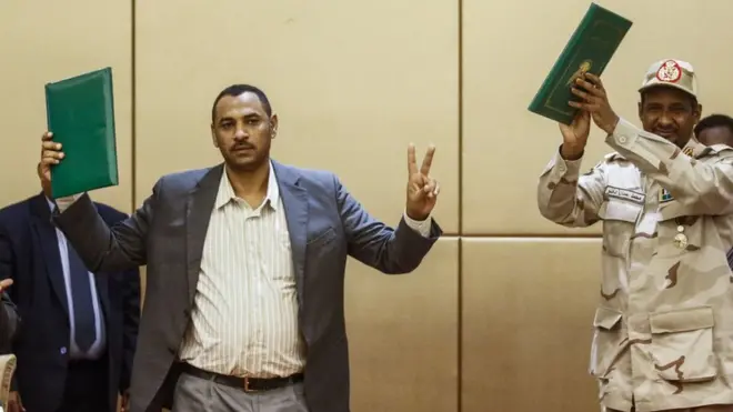 وقعت القوى المدنية والعسكرية في السودان في أوائل أغسطس / آب الجاري الوثيقة الدستورية التي مهدت للتوصل إلى اتفاق تقاسم السلطة