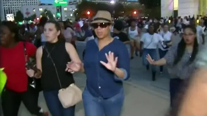 Manifestantes huyen de los tiros en Dallas, Texas