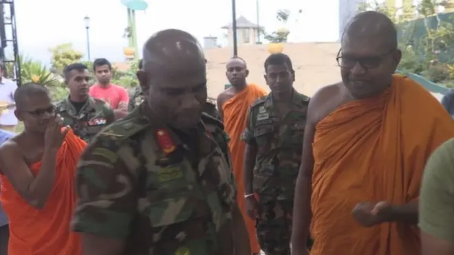 වතුරකුඹුරේ ධම්මරතන හිමියන් හමුදාපති, ජනරාල් මහේෂ් සේනානායක සමග