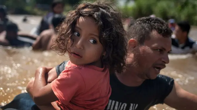 مهاجرون يريدون الوصول إلى الولايات المتحدة