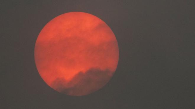Красное солнце наблюдали жители Вустершира
