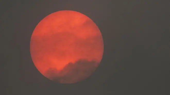 Красное солнце наблюдали жители Вустершира