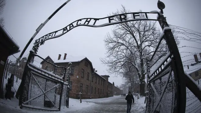 "Несправедливо, что суд наказал нас за искусство", - прокомментировал приговор один из активистов