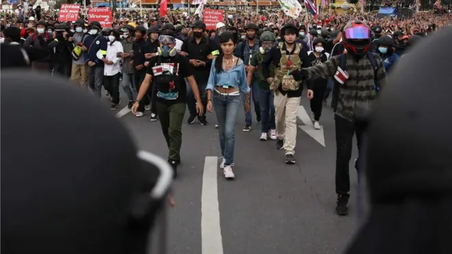 ลูกเกด-ชลธิชา เป็นสมาชิก "กลุ่มฟื้นฟูประชาธิปไตย" (Democracy Restoration Group: DRG) ในปัจจุบันเธอตกเป็นผู้ต้องหา 14 คดีจากการร่วมเคลื่อนไหวทางการเมือง