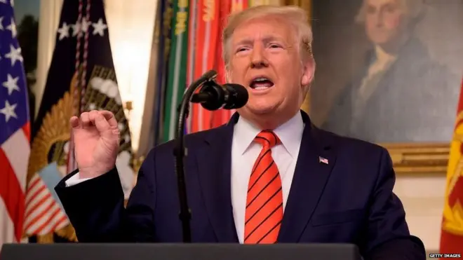 प्रेस कॉन्फ़्रेंस करते डोनल्ड ट्रंप