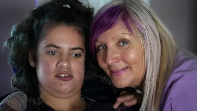 Yvette Clements dice que la posibilidad de entregar a su hija al Estado es desgarradora.