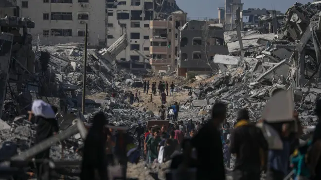 صورة تبيّن الدمار الكبير الذي حلّ بالمباني في مدينة غزة. (10 أكتوبر/تشرين الأول 2025).