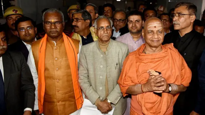 ટ્રસ્ટના સભ્યોની તસવીર