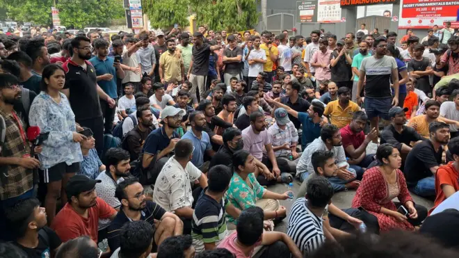 एक कोचिंग इंस्टीट्यूट की इमारत में पानी भरने से 3 छात्रों की मौत 