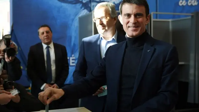 Former French PM Manuel Valls votes in the first round of the left-wing presidential primary