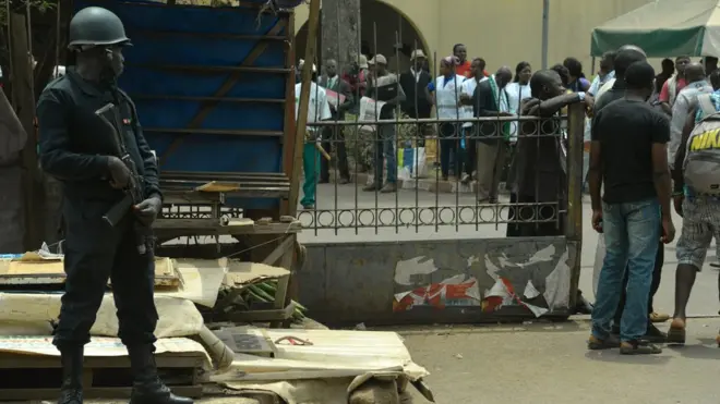 A policeman stands alert near the entrance to the Cameroon's Social Democratic Front (SDF) party congress in Bamenda on February 22, 2018.