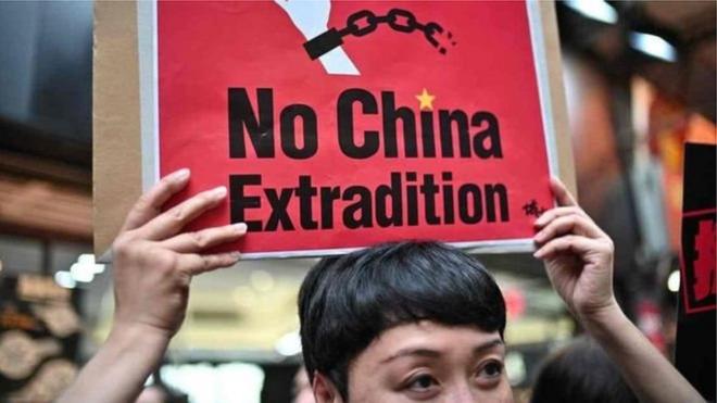 Các nhà phê bình lo ngại những sửa đổi được đề xuất sẽ đưa bất kỳ ai ở Hồng Kông đến hệ thống tư pháp thiếu sót của Trung Quốc