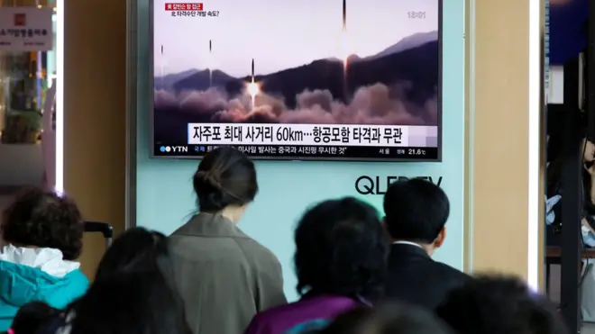 Haberleri izleyen Koreliler