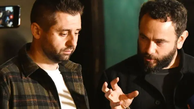 Голова фракції "Слуги народу" Давид Арахамія та депутат-мажоритарник Олександр Дубінський хоч і входять в одну політсилу, утім нерідко бувають опонентами в парламентських дискусіях