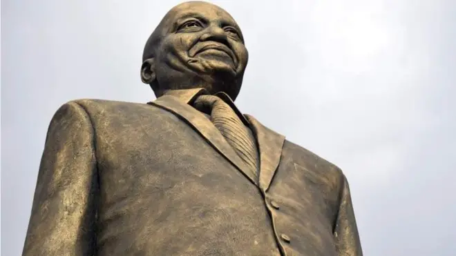 Sanamu ya shaba ya Rais Zuma