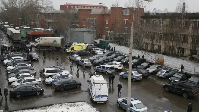 В результате стрельбы погиб один человек - это охранник здания