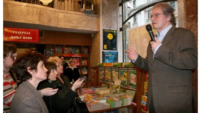 Igor Mandić sa publikom u beogradskoj knjižari „Akademija"