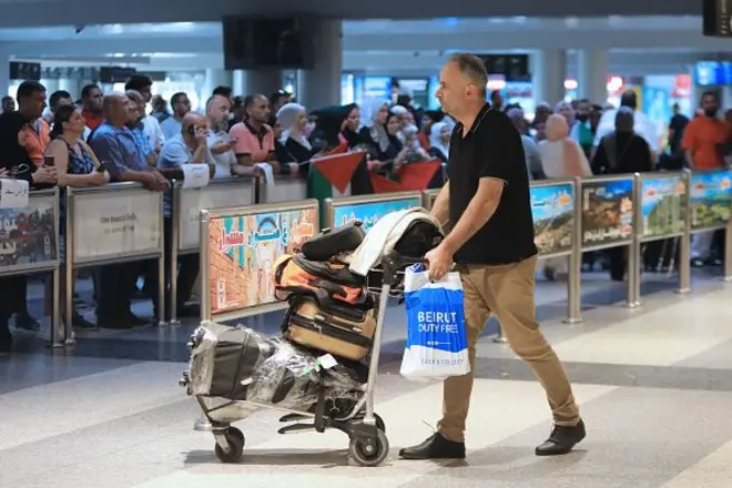 මැදපෙරදිග කලාපයේ වර්ධනය වන යුද උණුසුම මැද ඊශ්රායලයේ සහ ලෙබනනයේ වෙසෙන ලාංකිකයින්ගේ තත්ත්වය පිළිබඳ බීබීසී සිංහල විමසා බැලීමක් කළේය.