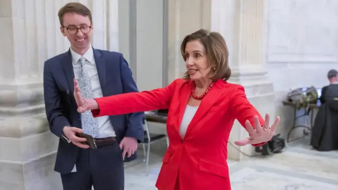 Тепер, схоже, нам буде спокійніше, якщо люди триматимуть відстань