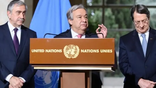 BM Genel Sekreteri Antonia Guterres (ortada), Türk lider Mustafa Akıncı (solda) ve Rum lider Nikos Anastasidis ile son olarak Ocak ayında Cenevre'de bir araya gelmişti