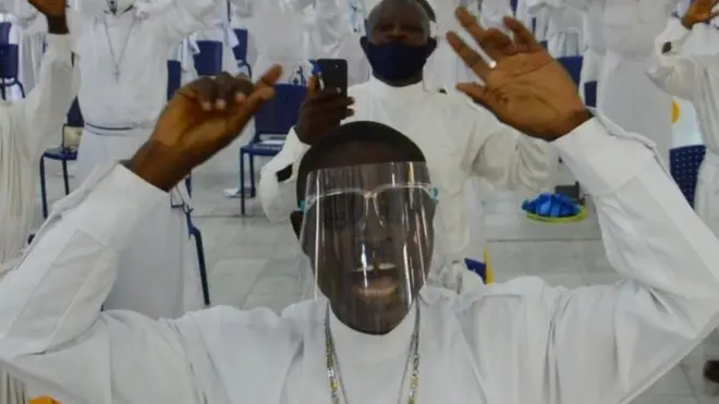 Maeneo mengi ya kuabudu Afrika yamefunguliwa baada ya kupuondoa mashrati ya kukabiliana na virusi hivyo