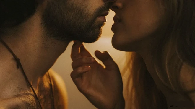 Según una investigación, el 26% de los hombres y el 8% de las mujeres en Estados Unidos están interesados en tener sexo con otras personas que no son su pareja principal.