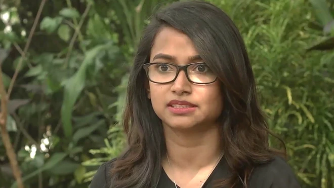 මල්කි විනෝදි ඕපාත, කොළඹ පෞද්ගලික ආයතනයක රැකියාවක් කරන තරුණියකි