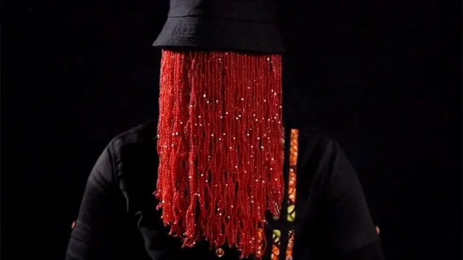 "Quería elegir una identidad que fuera representativa del continente africano y los abalorios resultan familiares en la mayoría de los países africanos"