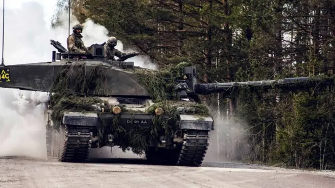 Какдакие танкисты в Латвии