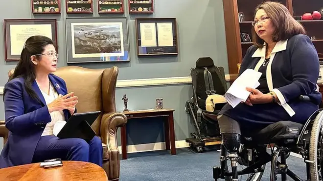 คุณหญิงสุดารัตน์ เกยุราพันธุ์ ประธานพรรคไทยสร้างไทย ได้เข้าพบนางแทมมี่ ดักเวิร์ธ สมาชิกวุฒิสภาแห่งสหรัฐอเมริกา พรรคเดโมแคท จากรัฐอิลลินอยส์ ณ สำนักงานวุฒิสมาชิกแทมมี่ ที่กรุงวอชิงตัน ดี.ซี. เมื่อวันที่ 22 ก.ย. ตามเวลาท้องถิ่น