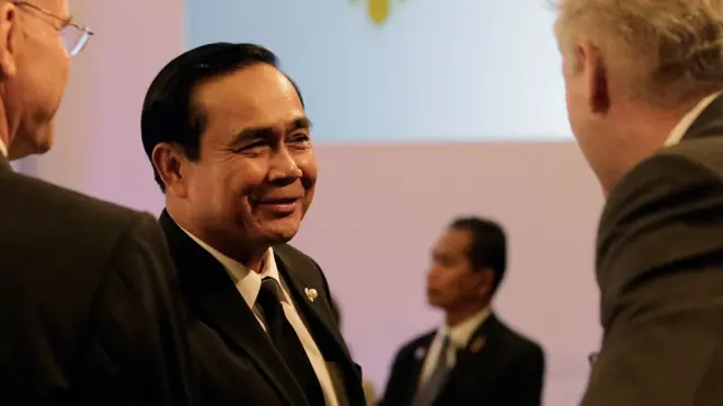 นายกฯ ประยุทธ ยิ้ม