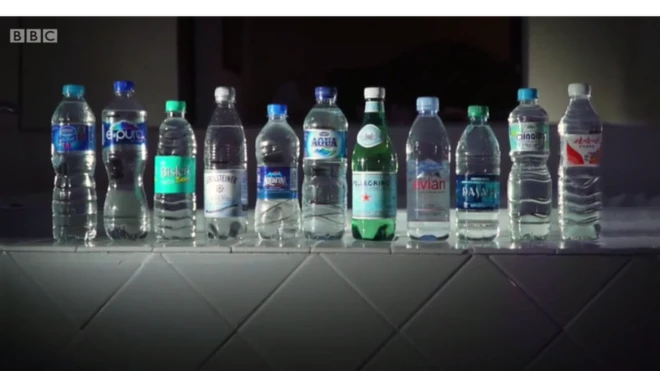 オーブ・メディアは9カ国から集められたミネラルウォーター250本を調査した