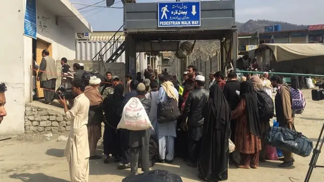پاکستان اور افغانستان کی سرحد 18 دن کی بندش کے بعد پیر کو دو دن کے لیے کھول دی گئی ہے
