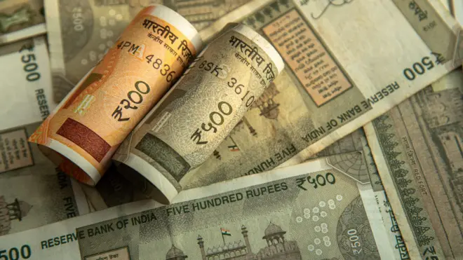 भारतीय २०० र ५०० रुपैयाँ दरका नोट 